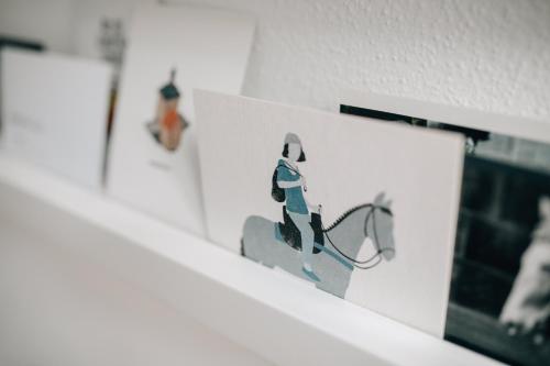 a picture of a person riding a horse on a shelf at Ferienwohnung DOMizil Bamberg in Bamberg