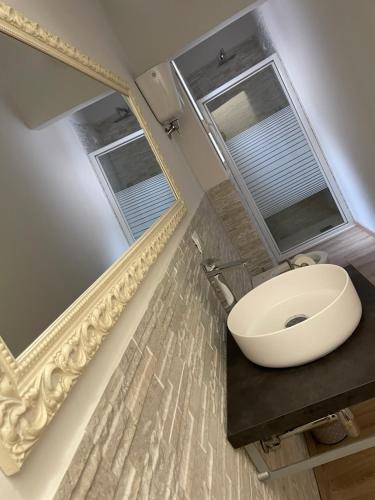 Un baño de appartamento di via Monterone
