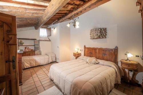 a bedroom with a large bed in a room at Agriturismo Selvella in Radicofani