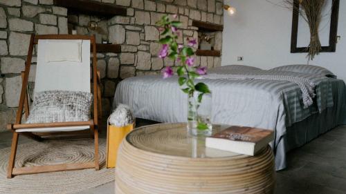 Postel nebo postele na pokoji v ubytování Kallmi View Eco Rooms