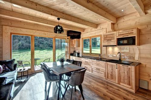 a kitchen with a table and chairs in a cabin at Jędroskowe Chatki in Witów
