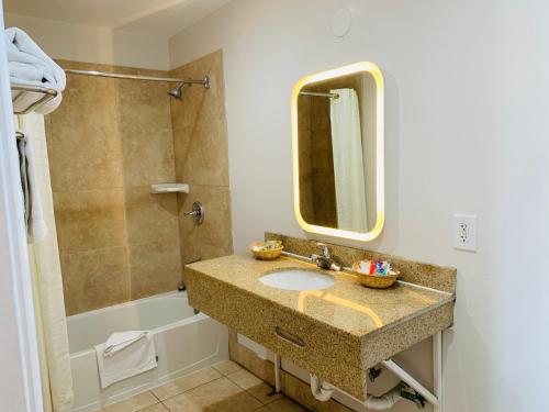 Escondido Inn Image