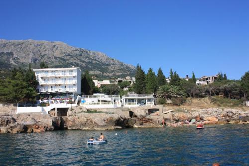 a group of people in boats in a body of water at Apartments & Rooms Elite in Dobra Voda