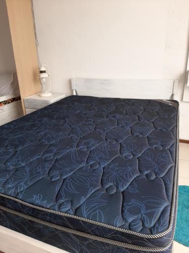 a bed in a room with a black mattress at Edificio Playa Club in Miramar