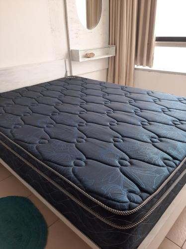a mattress sitting on the floor in a room at Edificio Playa Club in Miramar