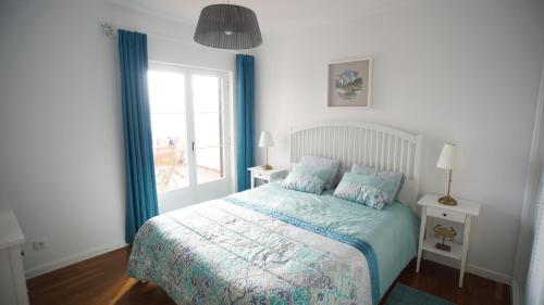 Tempat tidur dalam kamar di Casa Feliz Obidos Lagoon and sea view