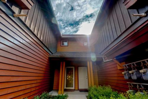 The Waterside Condos – Photos 2