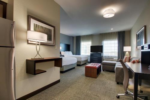 Μια τηλεόραση ή/και κέντρο ψυχαγωγίας στο Staybridge Suites Plano - The Colony by IHG
