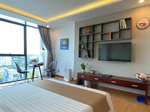 a bedroom with a bed and a flat screen tv at Hotel Mỹ Mỹ in Tây Ninh