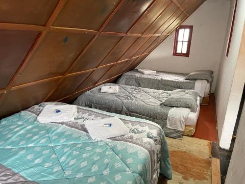 Un pat sau paturi într-o cameră la Cabañas Mountain View