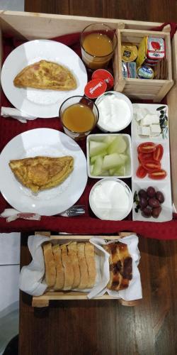 een tafel bedekt met borden met eten en verschillende soorten eten bij Pallada Athens boutique rooms & apartments in Athene