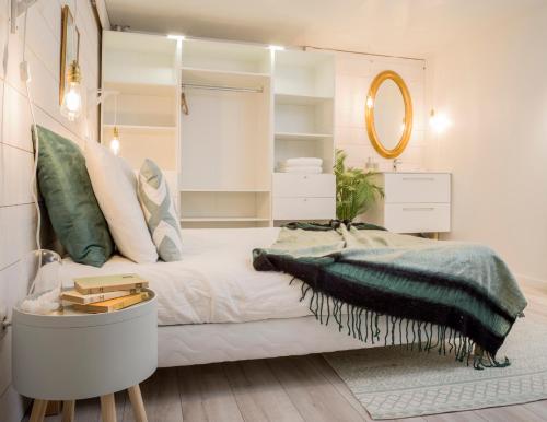 Postel nebo postele na pokoji v ubytování Venez Chez Vous - Chalet Le Villaret - Vue lac