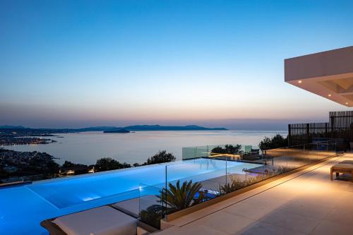 Regal Residence