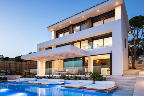 Regal Residence
