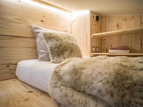 A bed or beds in a room at Magnifique Duplex Oneigedor Départ ski aux pieds et vue montagne