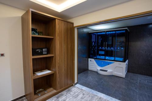 a bathroom with a toilet in a room with a window at فندق امان - أحد رفيدة in Ahad Rafidah
