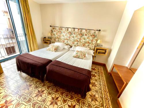 Ένα ή περισσότερα κρεβάτια σε δωμάτιο στο Hotel Conde de Cárdenas