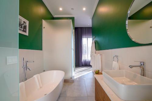 Ett badrum på Sanctuary Mandela