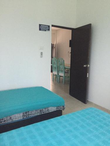 a room with two beds and a table and chairs at Villa Yalirocu in Carretal