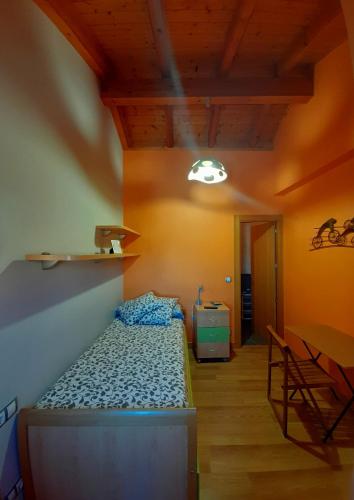 a bedroom with a bed in the corner of a room at HOSTAL Villa de Brulles in Villadiego