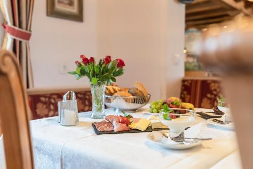 Makanan di atau berdekatan hotel