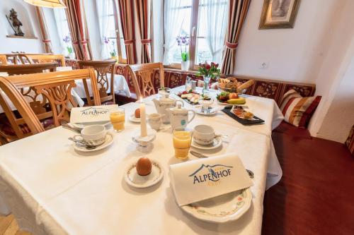 Makanan di atau berdekatan hotel