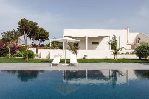 LM7 Luxury Villa Sicilyの敷地内または近くにあるプール