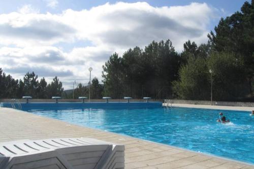 a person swimming in a large swimming pool at Casa da Travessa do Casal in Alqueve