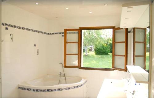 Bilik mandi di Maison spacieuse à Saint-Josse