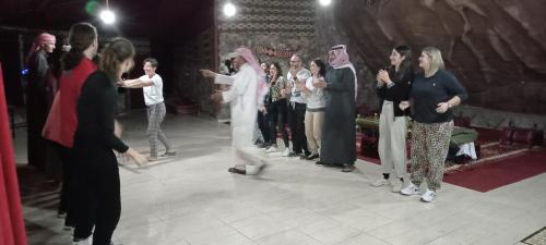 Clientes alojados en Beyond Wadi Rum Camp