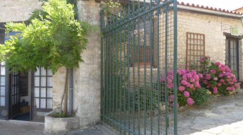 Κήπος έξω από το Gite du Logis de la Roche - Niort - Chauray