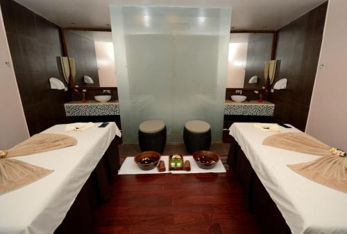 
A bathroom at Ocean Paradise Resort & Spa
