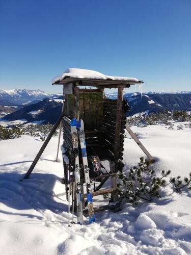 a stand in the snow with skis in it at Holzfällerhaus Melkstatt in Auffach