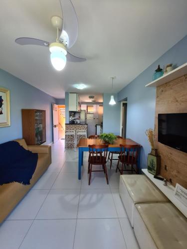 a living room with a table and a couch at SUMMER HOUSE GENIPABU in Guarajuba
