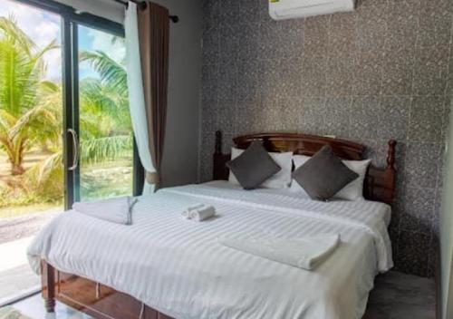 En eller flere senger på et rom på Coco Garden Resort Krabi