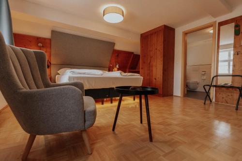 Postel nebo postele na pokoji v ubytování Hotel Gasthaus zur Sonne