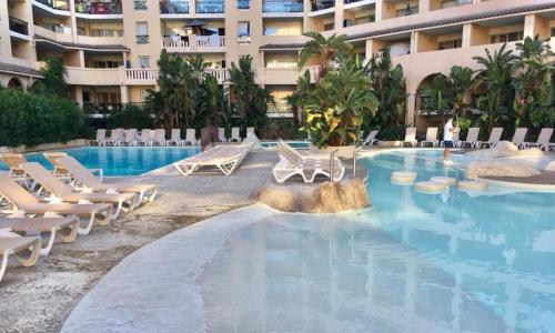 Joli cozy appartement, aperçu mer, piscine, gardien