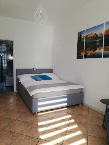 a bedroom with a bed and a picture on the wall at Bella Patria in Rozwadza