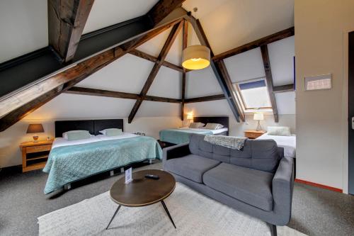 A bed or beds in a room at Hotel Hof van 's Gravenmoer