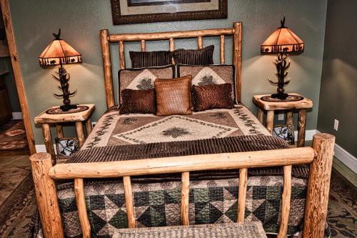 A bed or beds in a room at Rampart Range Resort