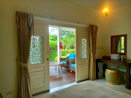 O grădină în afara Sanae Beach Hua Hin