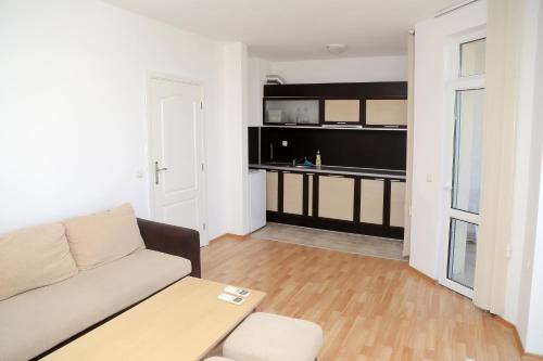 Zona d'estar a Kirovi Apartment