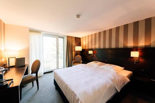 Una cama o camas en una habitación de Park Hotel Winterthur