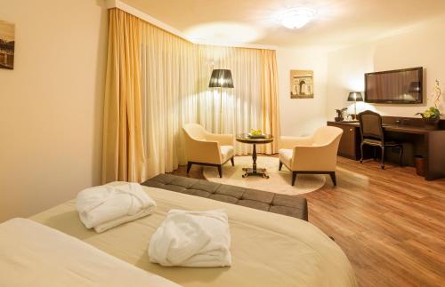 Postel nebo postele na pokoji v ubytování Business Hotel First