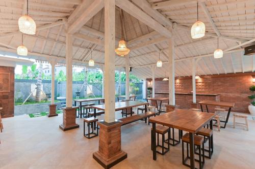 A restaurant or other place to eat at Musa Canggu