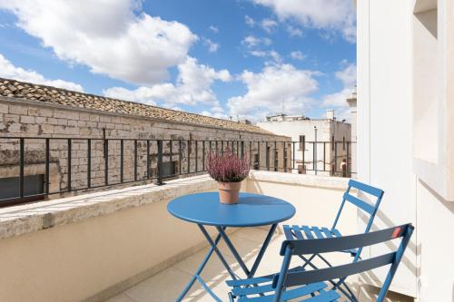 a blue table and two chairs on a balcony at Casa Badia Bed & Breakfast in Conversano