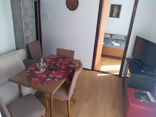 Μια τηλεόραση ή/και κέντρο ψυχαγωγίας στο Apartman Ris Gorski Kotar Crni Lug