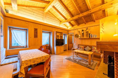 TV a/nebo společenská místnost v ubytování Tizzi Home