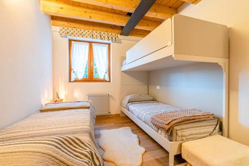 Двухъярусная кровать или двухъярусные кровати в номере Charming Civetta
