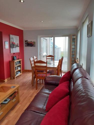 a living room with a leather couch and a table at No 7 in Back